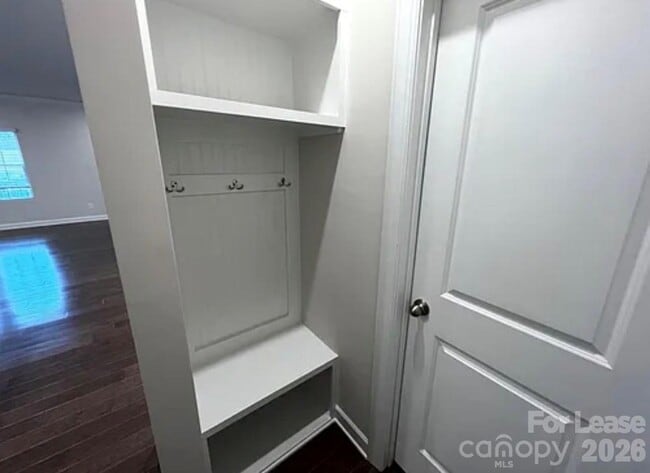 Building Photo - 826 Windage Wy