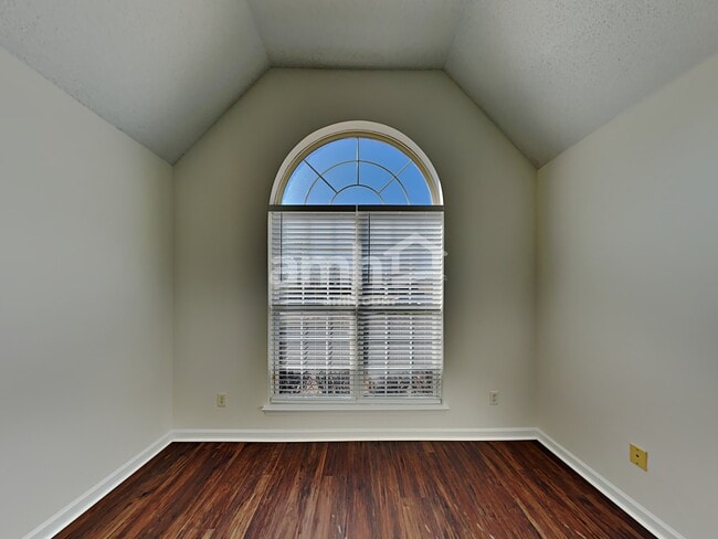 Building Photo - 1374 Siskin Dr