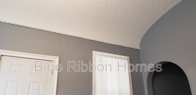 Building Photo - 2806 E 5th Ave