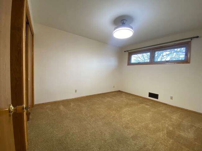 Building Photo - Single Family Home Available for Rent!