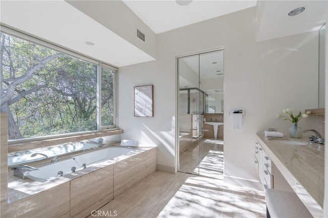 Building Photo - 1436 Summitridge Dr