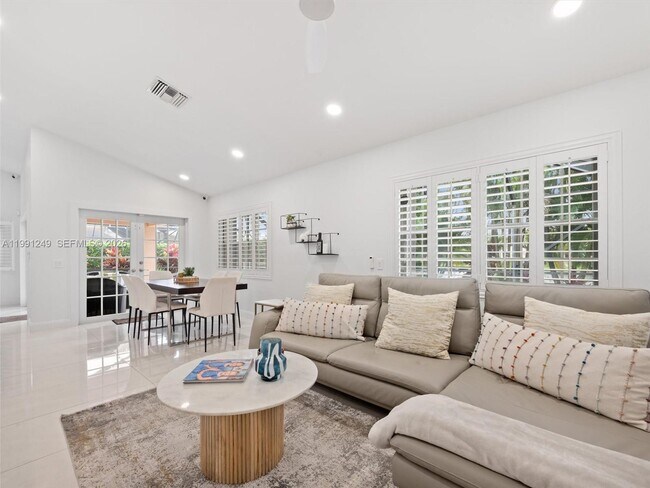 Building Photo - 413 Cameron Dr