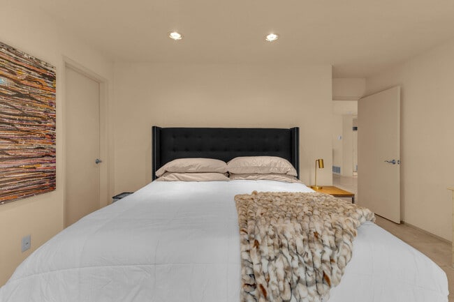 Building Photo - 24 Columbia Dr