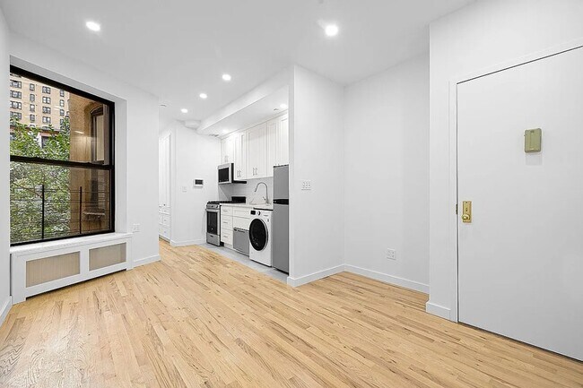 Building Photo - 225 Saint Pauls Ave