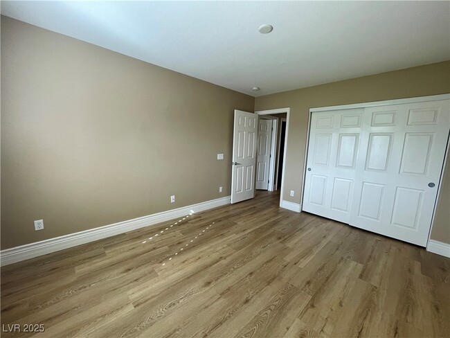 Building Photo - 21 Tall Ruff Dr
