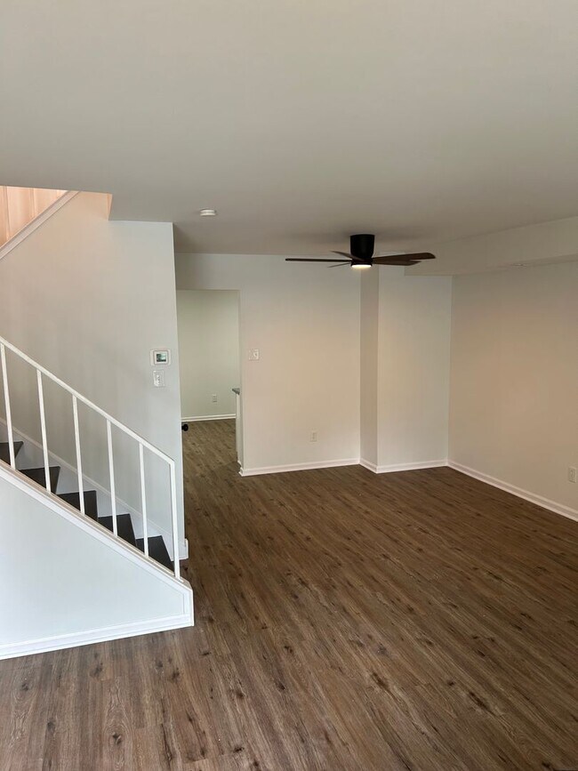Building Photo - Village Shires Townhome completely Renovated 3 Beds 1.5 Bath Available 9/1
