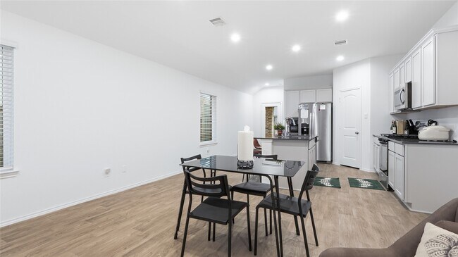 Building Photo - 22243 Florence Spgs Dr