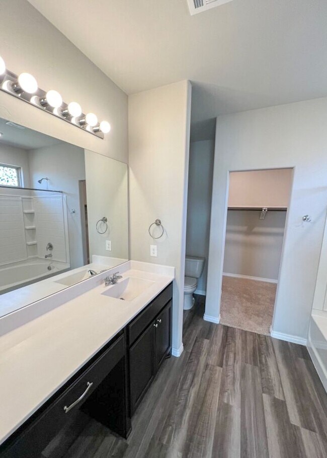 Building Photo - Luxurious Home in Falling Springs!