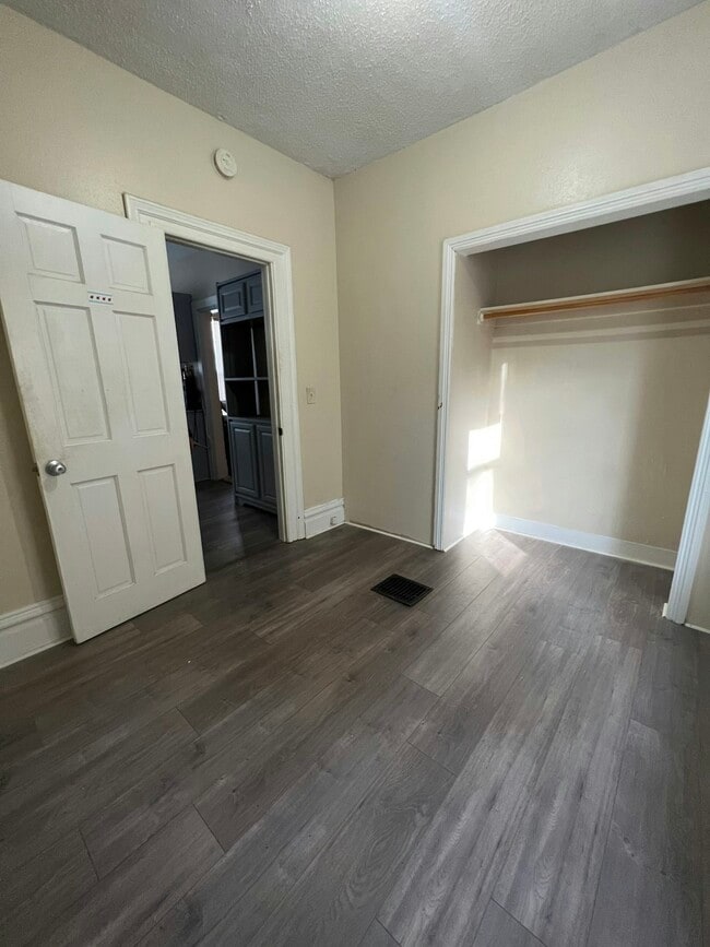 Building Photo - 935 Prospect Ave NE