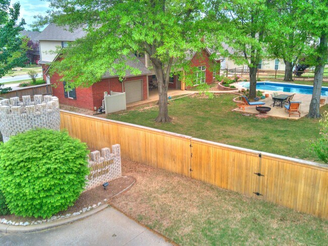 Building Photo - This stunning 4-bedroom, 3.5-bathroom home...