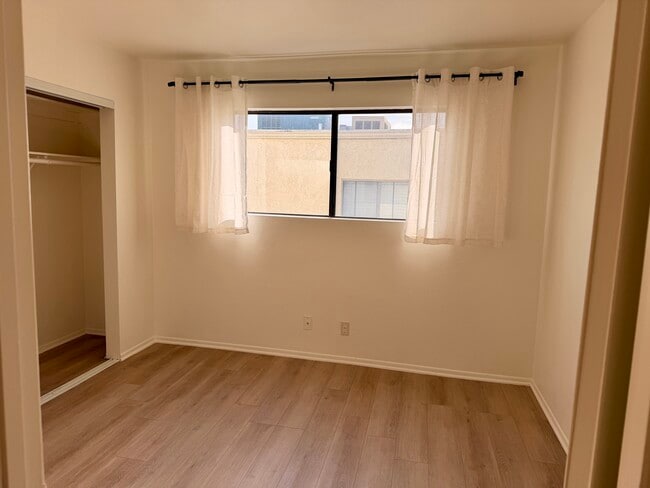 Building Photo - 10740 Lawler St