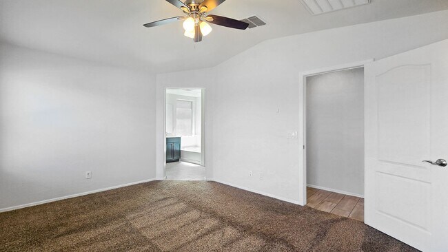 Building Photo - Popular Las Brisas community in Goodyear!