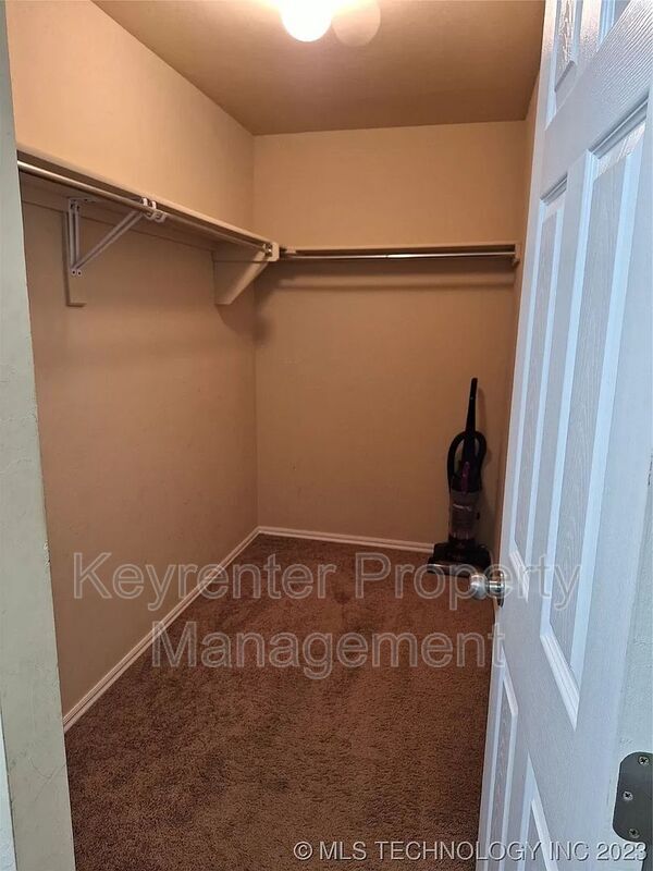 Building Photo - 1209 Ironstone Dr