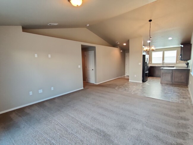 Building Photo - Great South Richland Location