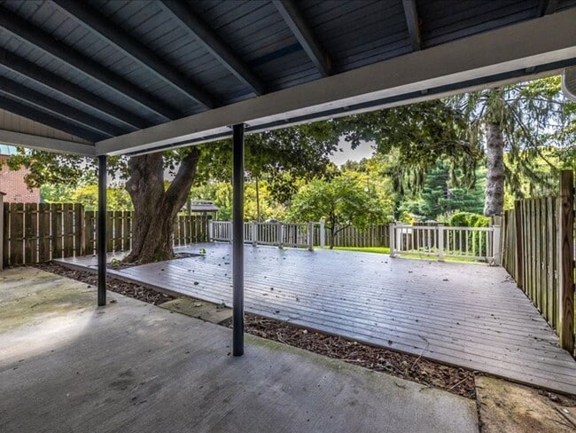 Building Photo - Open House 24th 10:30 to 11:30 AM