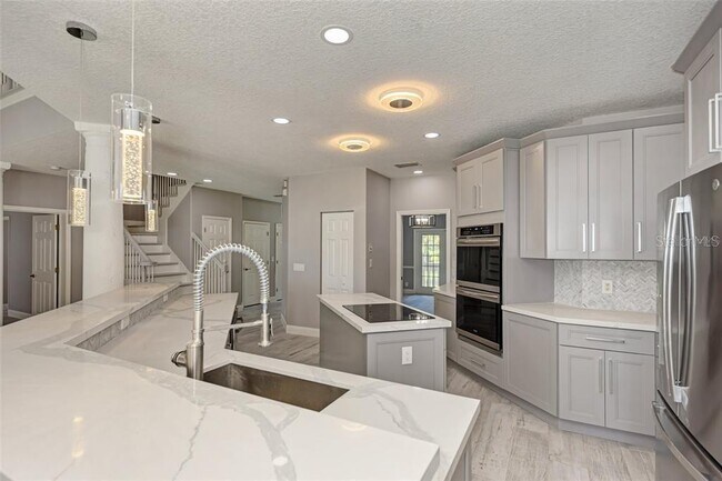 Building Photo - 1648 Bayshore Dr