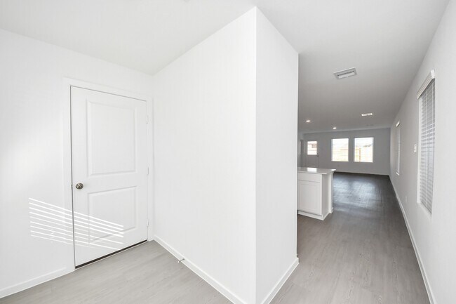 Building Photo - 5846 Majestic Sky Dr