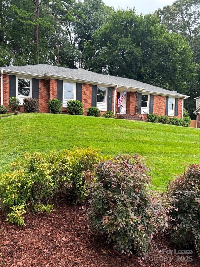 Primary Photo - 6918 Woodstock Dr
