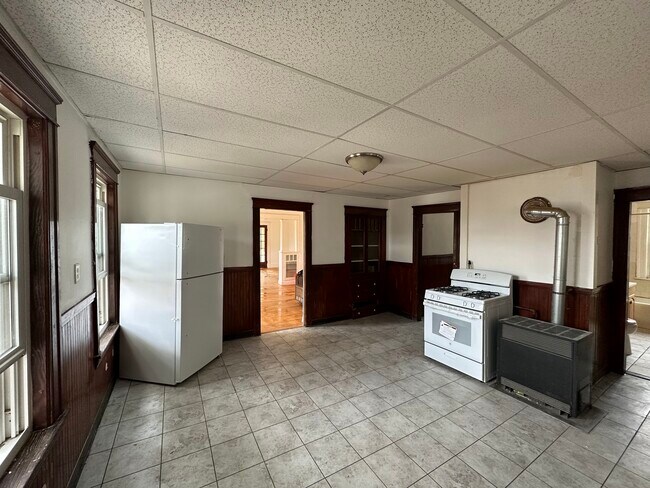 Primary Photo - 61 Vernon St