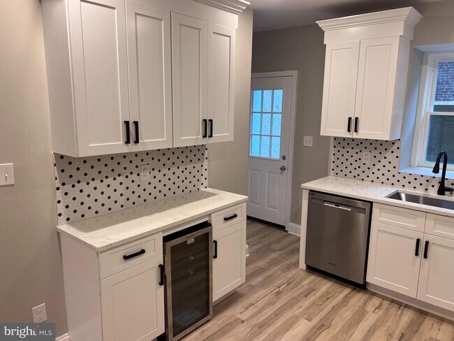 Building Photo - 137 Vassar St