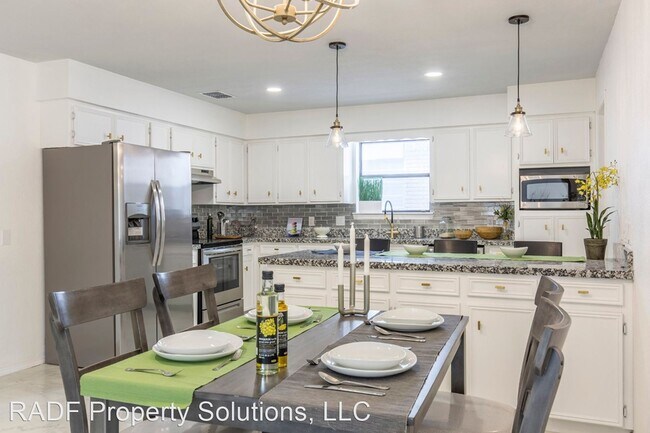 Building Photo - 3 br, 2 bath House - 1595 S. Gastel Circle