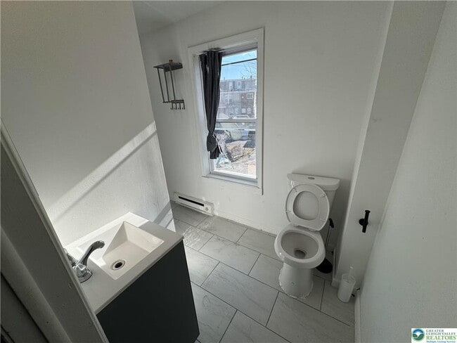 Building Photo - 420 E Ct St