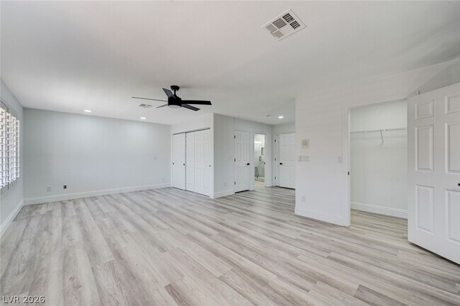 Building Photo - 3800 Beacon Point St