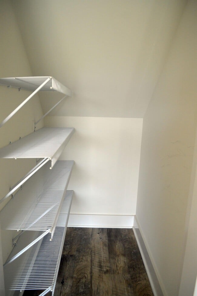 Building Photo - 803 Coles Ferry Pike