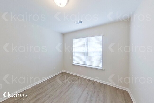 Building Photo - 15 Duluth Dr