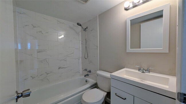 Building Photo - 3356 Clemens Dr