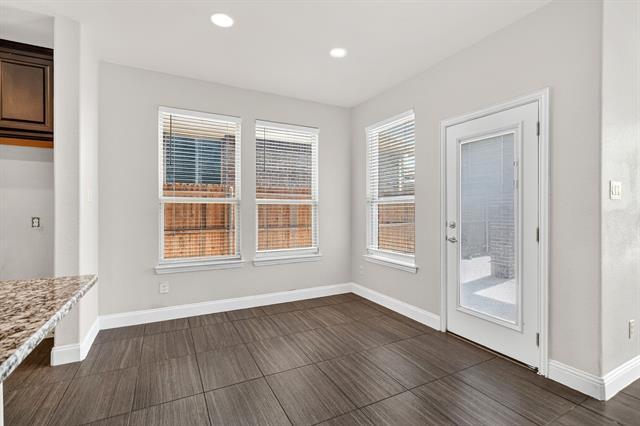 Building Photo - 1012 Summer Ln