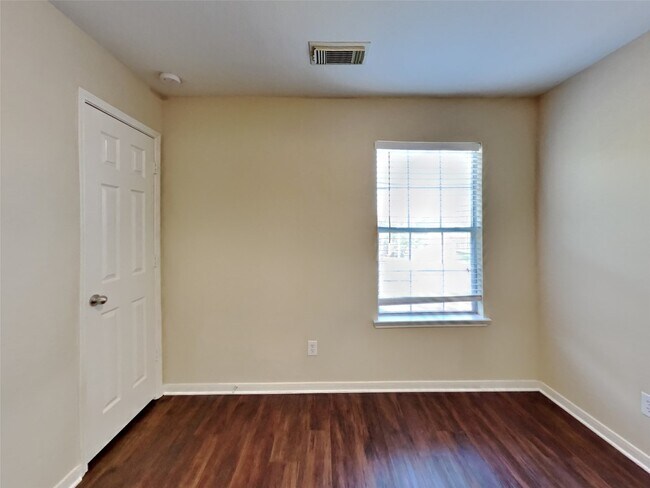 Building Photo - 8310 Wainwright Way