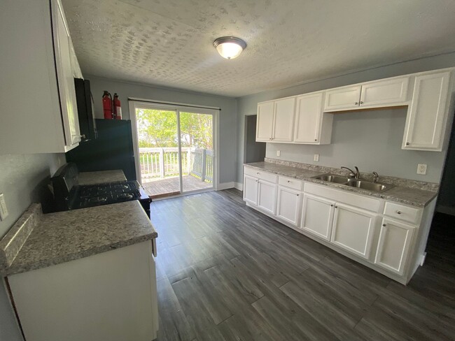 Building Photo - 4BR Davenport Home