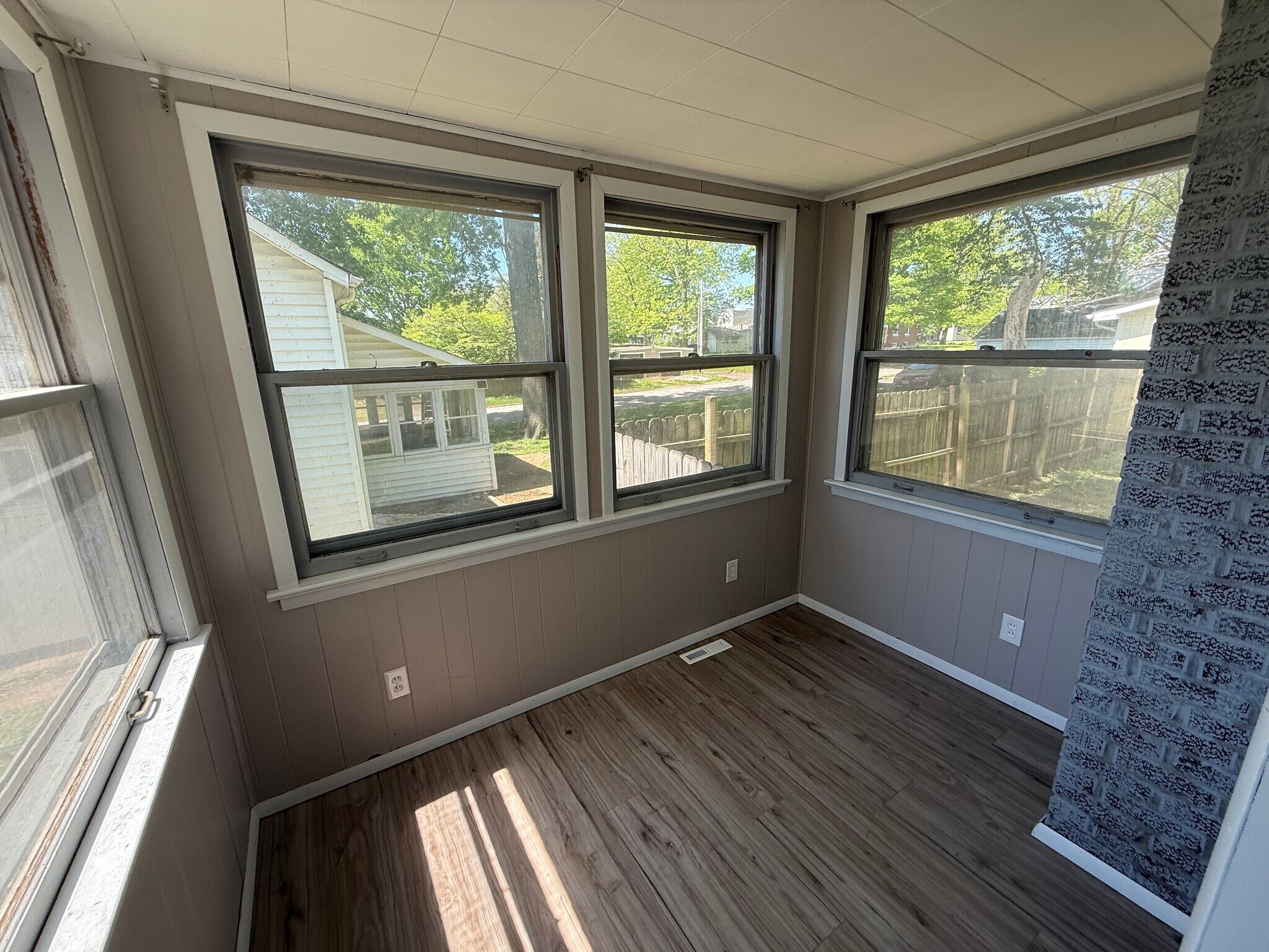 Sunroom/Office - 1405 N Church St