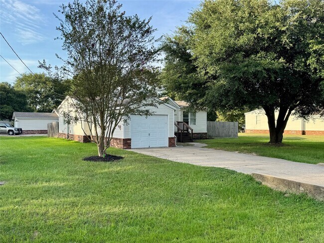 Building Photo - 16513 Desert Star Dr