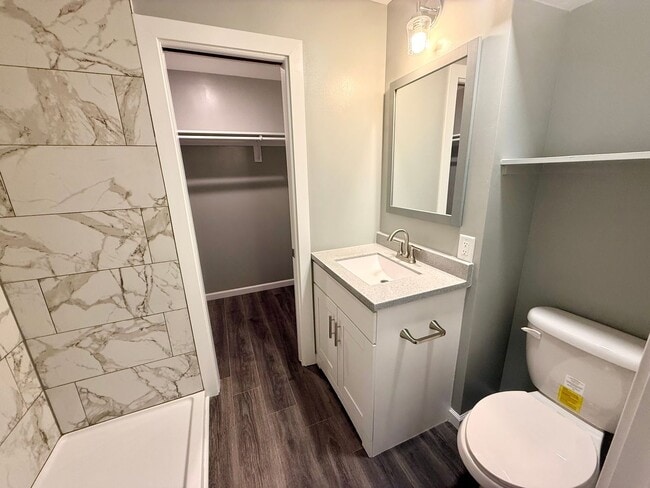 Building Photo - Newly Renovated From Top to Bottom (1 Bed / 1 Bath in Central MHK!)