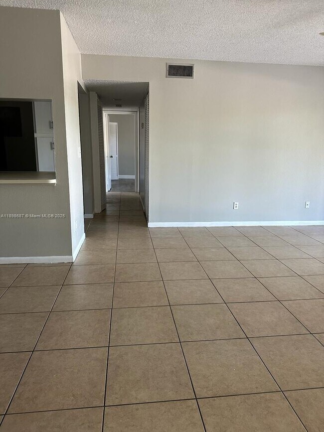 Building Photo - 8215 Sun Spring Cir