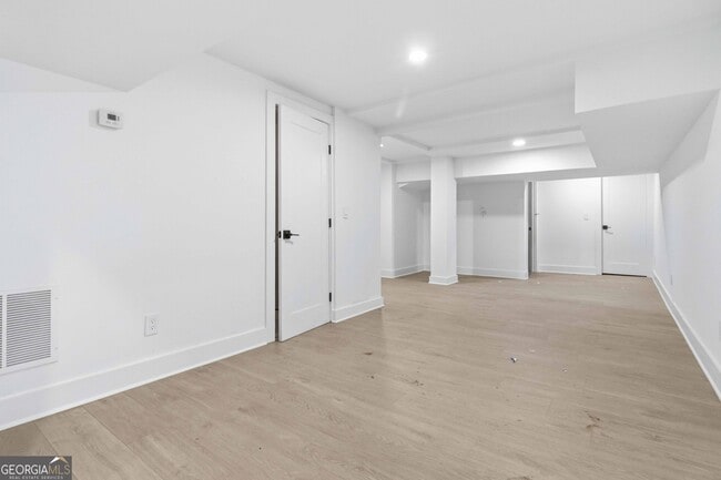 Building Photo - 3196 Towerview Dr NE