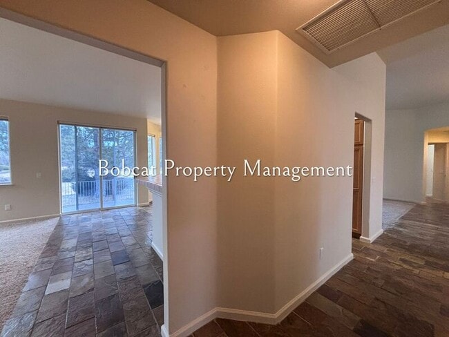 Building Photo - 1054 Camellia Ct