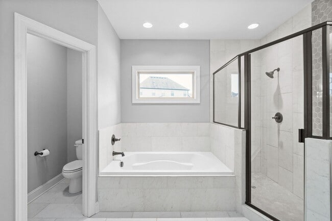 Building Photo - 5 Bedroom in Farmington Subdivision!