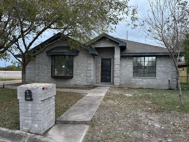 Building Photo - 1722 Hayden St
