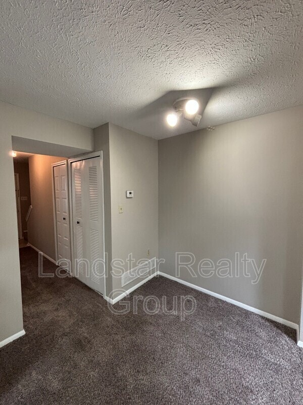 Building Photo - 4935 Villa Fair Rd