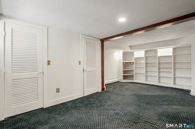 Building Photo - 8 Sherwood Dr