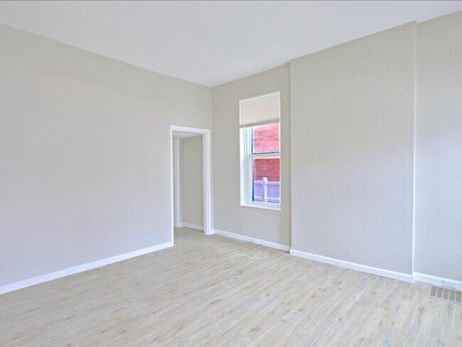 Building Photo - Welcome to 6730 Vermont!