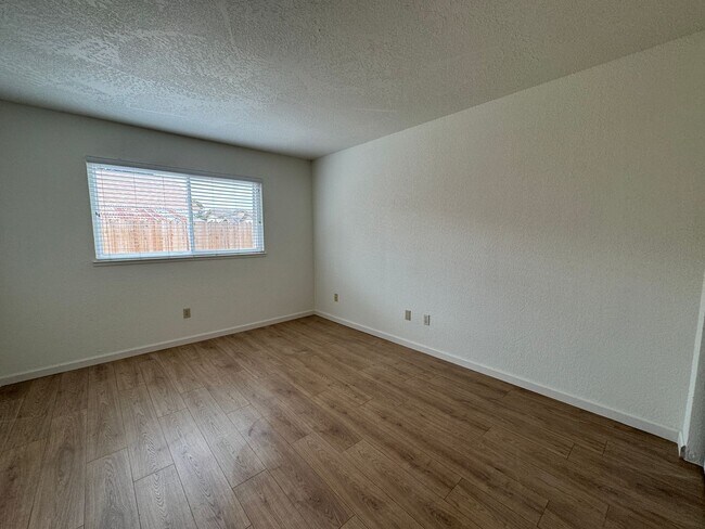 Building Photo - Four Bedroom, Two Bathroom, Water/Sewer/Trash and Yard Maintenance Included!