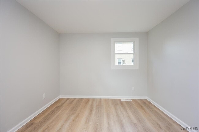 Building Photo - 862 Falcon Dr