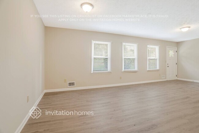 Building Photo - 246 Sandra Dr NW