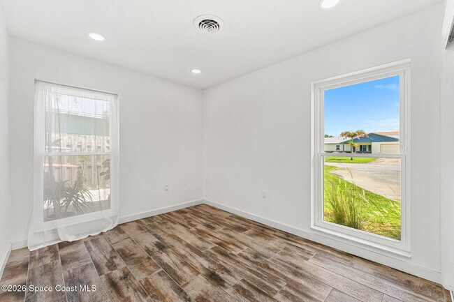 Building Photo - 440 Coconut Dr