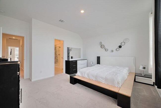 Building Photo - 5435 Holly Hvn Ct
