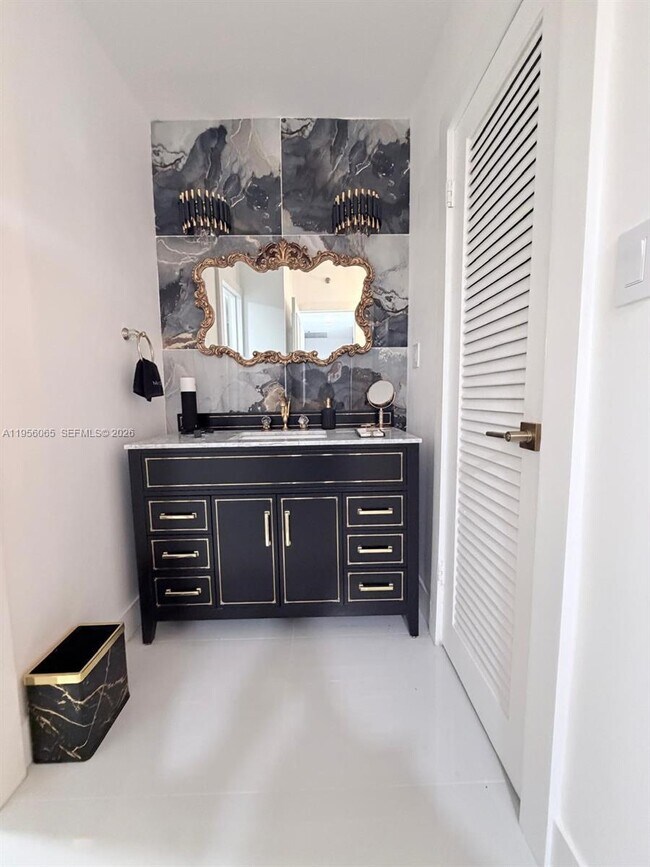 Building Photo - 100 Lincoln Rd